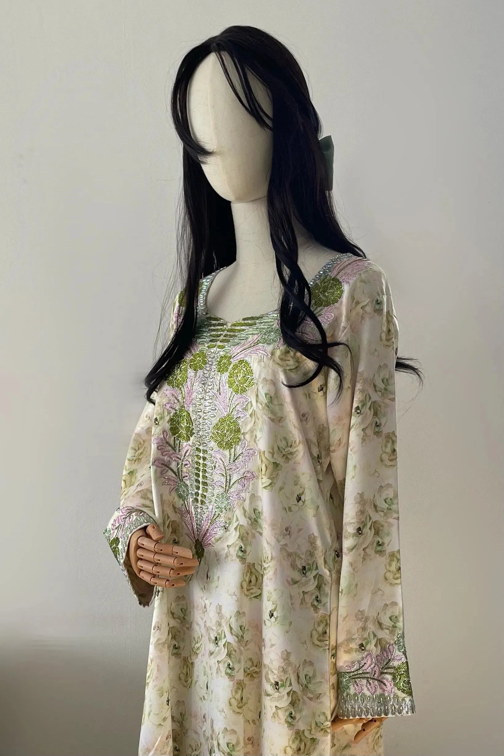 MUKHAWAR - ESMERALDA - Amiraati