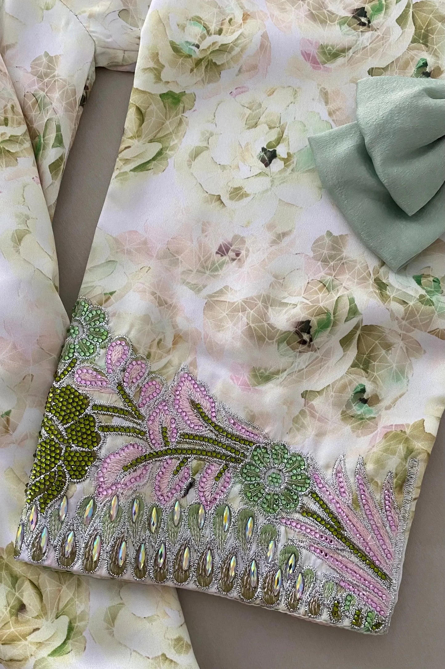 MUKHAWAR - ESMERALDA - Amiraati