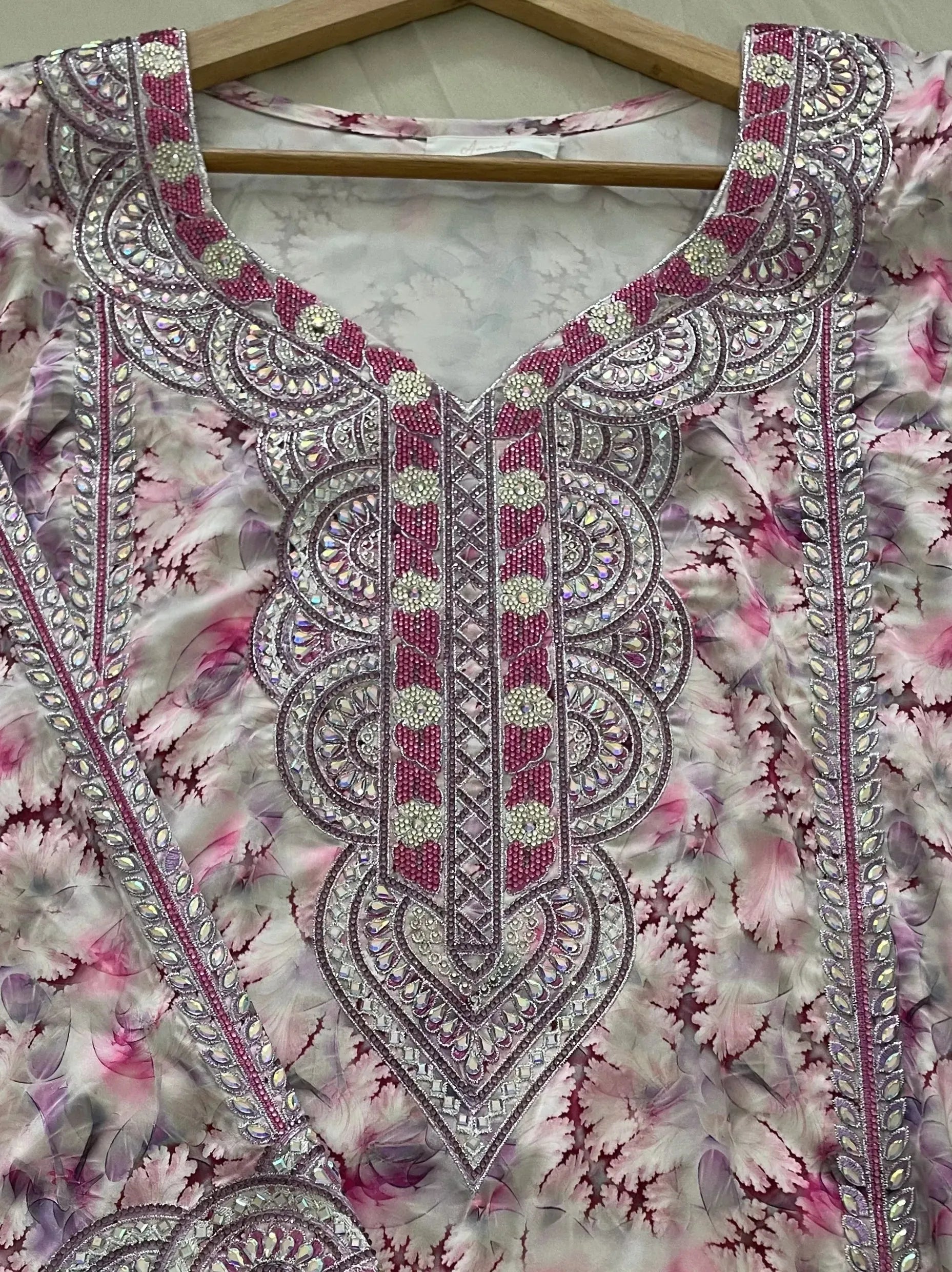 MUKHAWAR - LINA - Amiraati